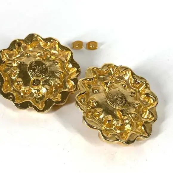Chanel Vintage Earrings Gold-Tone Metal #207404C57B - Picture 6 of 7
